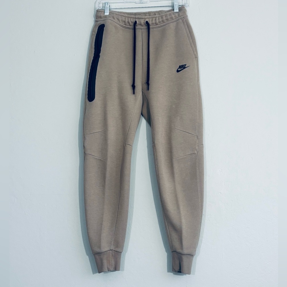 *Nike beige Tech Fleece jogger S